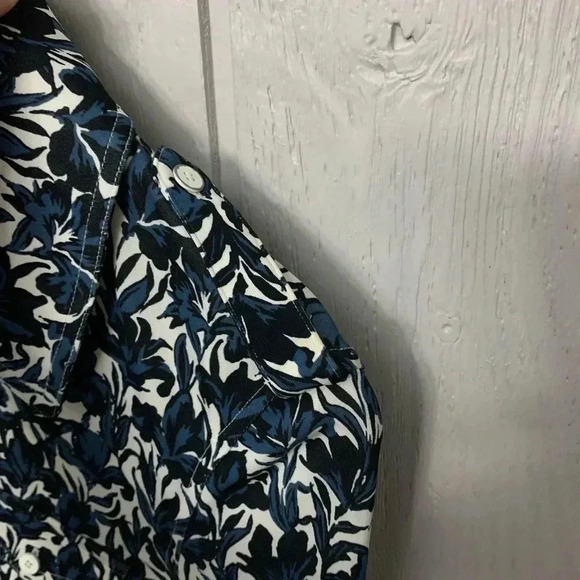 Tory Burch blue navy white Floral Print Button Down Rayon Blouse | Size M - Picture 7 of 9